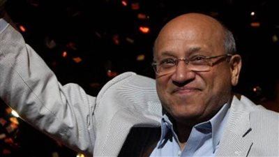 المركز الكاثوليكي يُكرم الراحل سمير سيف.. ونجله يتسلم الدرع