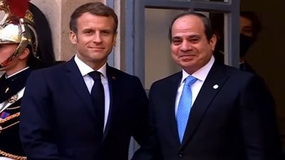 الرئيس السيسي يصل إلى مقر انعقاد مؤتمر باريس الدولي حول ليبيا