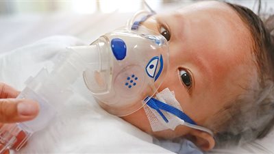 أخصائي أطفال: فيروس RSV يصيب رئة الأطفال ويشخص خطأ كورونا 