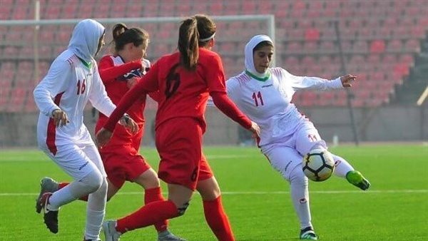 مباراة كرة قدم نسائية