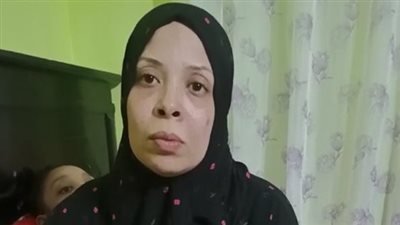 ربة منزل تستغيث بالمسؤولين لعلاج ابنتها من مرض نادر في جذع المخ بالإسماعيلية