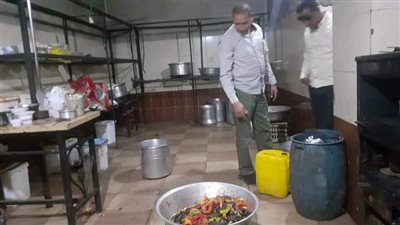 عقب تسمم 9 أشخاص.. حملة تفتيش مكبرة على مطاعم طهطا بسوهاج | صور