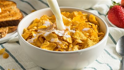 بخطوات سهلة وبسيطة يمكنكِ تحضير الكورن فليكس لأطفالك