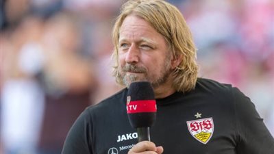 المدير الرياضي لشتوتجارت: مشاركة مرموش في المباريات مهم لنا مثل ليفاندوفسكي مع بايرن ميونخ