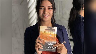 من فقدان الثقة بالنفس للإبداع.. فتاة تحارب نظرات المجتمع بمجموعات قصصية | صور