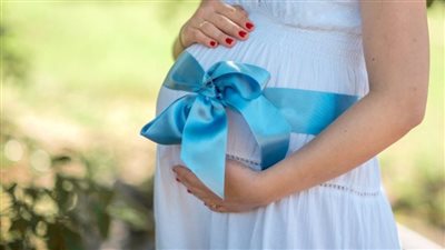 الغثيان الخفيف واشتهاء الأطعمة الحمضية..أعراض الحمل بولد في الشهر الأول