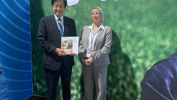 وزيرة البيئة مع نظيرها