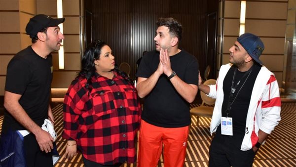 مسرحية عائلة تس