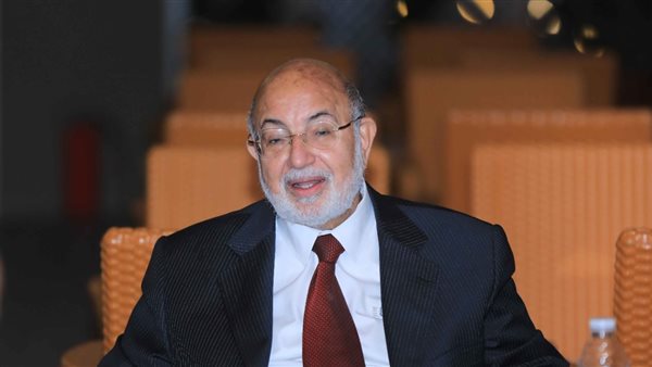  وجية عزام رئيس اللجنة