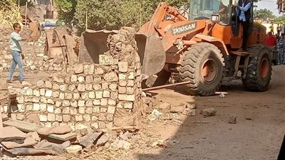 إزالة 36 حالة تعدٍ على الترع والمصارف بسمالوط