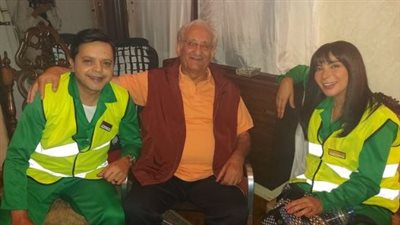 هنيدي ومنى زكي بملابس رجال الإسعاف في كواليس فيلم الجواهرجي