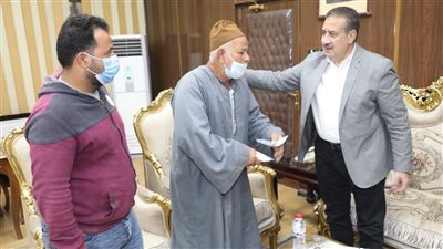 محافظ المنوفية يقرر صرف مساعدة مالية لأسرة عامل توفي بعد سقوطه من الدور الخامس