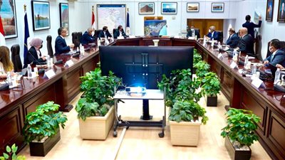 وزيرا السياحة والإسكان يبحثان فرص الاستثمار ومشروعات التنمية