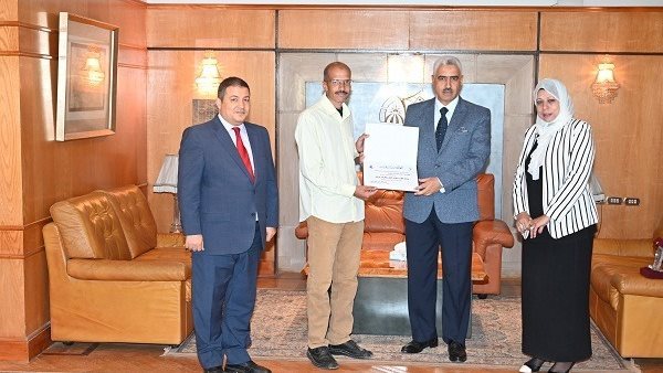 تكريم الموظف أيمن