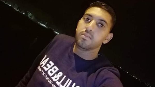 نجار مسلح يعثر على