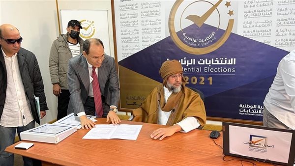 القذافي خلال التقدم