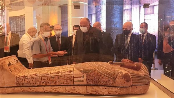 شكري يزور جناح مصر