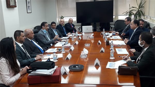 لقاء وزير المالية