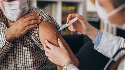 في أول أيام تطبيق القرار.. منع دخول الموظفين والطلاب غير الملقحين إلى المقار الحكومية والجامعات