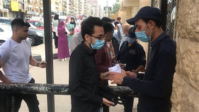 إجراءات مشددة بجامعة المنصورة لمنع دخول الطلاب غير المتلقين لقاح كورونا │ صور