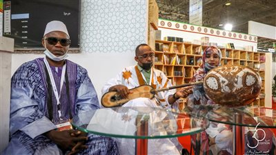 فرقة أهل دندني الموريتانية تقدم عرضًا غنائيًّا بمعرض تونس الدولي للكتاب| صور