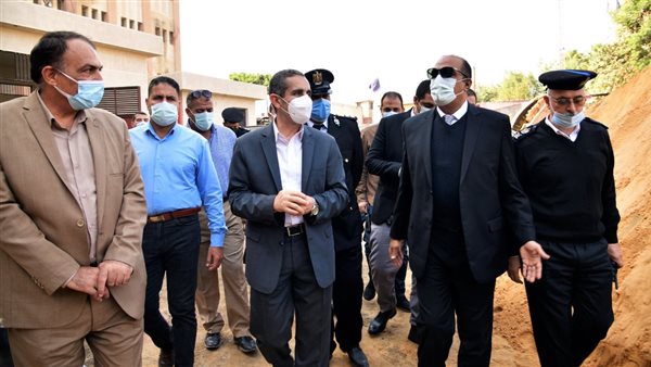 محافظ الغربية ومدير