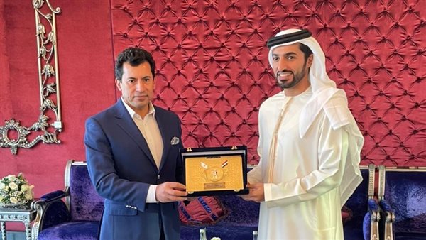 وزير الرياضة يلتقي