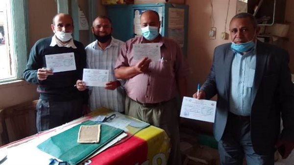 موظفو الشرقية يلتقطون