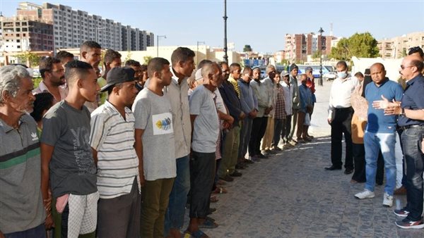 محافظ أسوان يلتقي