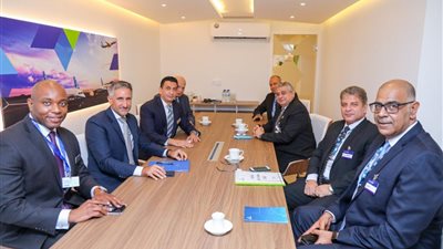 الطيران المدني تناقش خطط تحديث الأسطول الجوي مع شركتي بوينج وإيرباص 