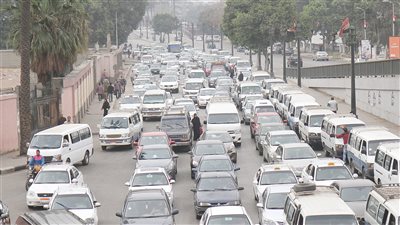 طقس معتدل نهارًا وتوقعات بهطول أمطار.. وتكدس مروري على الطرق والمحاور الرئيسة بالقاهرة والجيزة