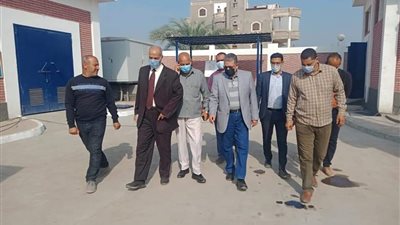 رئيس مركز أبوقرقاص يتفقد مشروعات حياة كريمة داخل قرية اتليدم