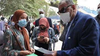 رئيس جامعة حلوان: ممنوع دخول الامتحانات لغير الحاصلين على اللقاح 