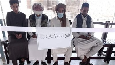 صورة اليوم في مطروح | العزاء بالإشارة بسبب كورونا