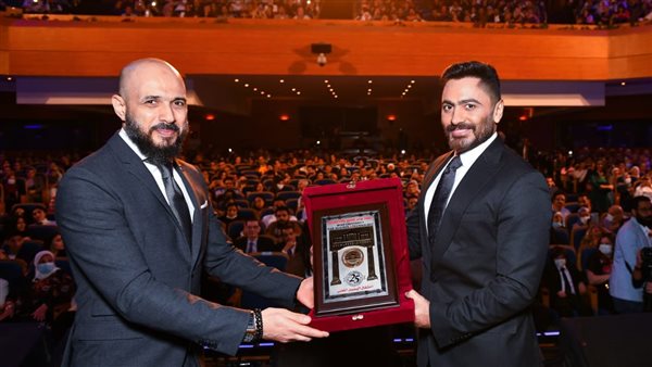 تكريم تامر حسني في