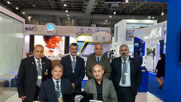 توقيع العقد بمعرض