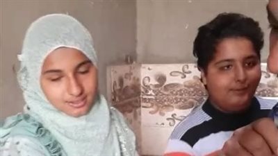 بث مباشر | أب يستغيث بالمسئولين لعلاج طفليه المصابين بمرض نادر: بياكلوا اللحمة نية