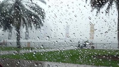 مع بداية سقوط الأمطار.. إليك أفضل الملابس لارتدائها لحماية صحتك