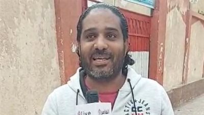 بث مباشر| أمانة معلم.. مدرس يعثر على حقيبة فلوس أمام مدرسة ويعيدها لأصحابها ببورسعيد