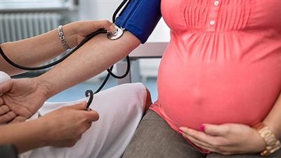 10 نصائح للتعامل مع درجات تسمم الحمل أهمها الاستلقاء على الجنب الأيسر