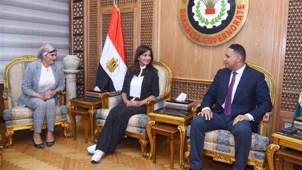 وزيرة الهجرة بمحافظة