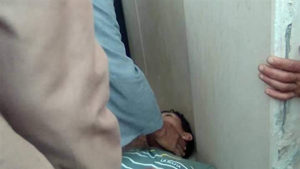 الطفل بعد سقوطه أرضًا