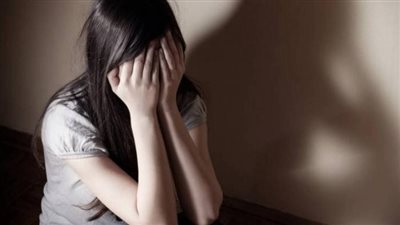 من بينهم والدها.. فتاة تتهم 400 شخص باغتصابها على مدار 6 أشهر | فيديو جراف