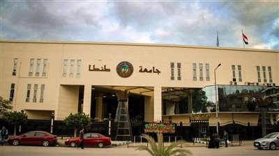 رئيس جامعة طنطا يرأس مناقشة رسالة ماجستير في الهندسة المعمارية