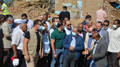 وزير التنمية ينقل رسالة السيسي لمتضرري السيول بأسوان: كل حاجة هترجع أحسن وده حقكم علينا
