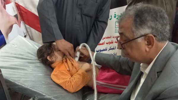 الكشف على 195 طفلا