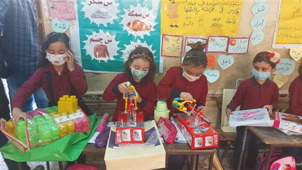 الداخلية تقدم هدايا