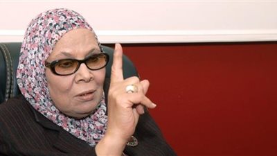 آمنة نصير لمن يدعي أن القرآن غير صالح لكل زمان ومكان: ادعائك باطل.. وأثق في القاهرة 24 لمناقشة هذا الأمر