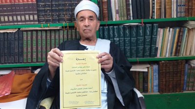 شيخ حاصل على الابتدائية بسوهاج: ألفت 20 كتابا وكتبت القرآن كاملا بخط يدي │ صور