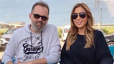 ريم البارودي تصور نقل عام مع محمد محمود عبد العزيز في 6 أكتوبر │ صور